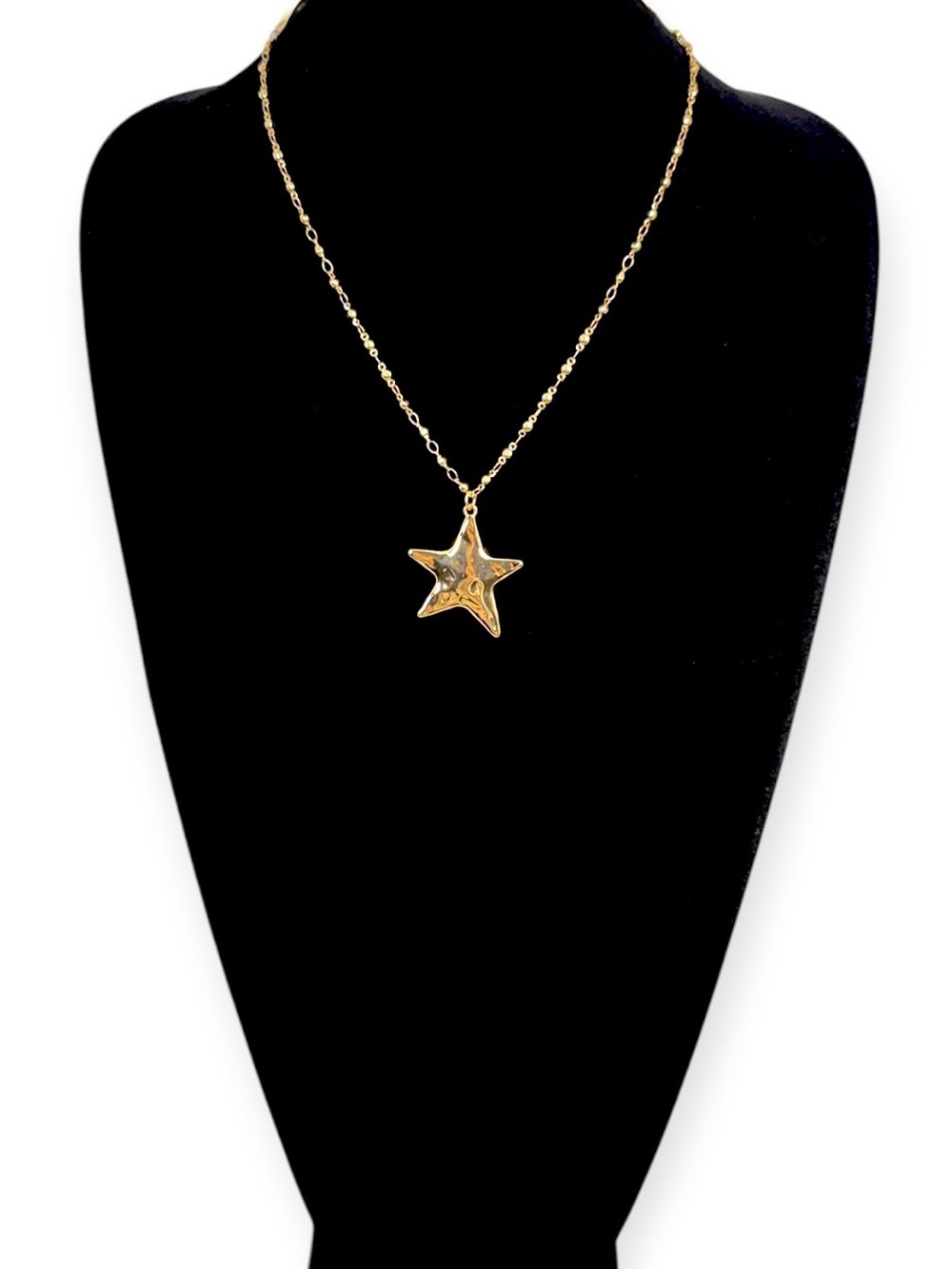 Gold Hammered Star Pendant Necklace 18” NWT